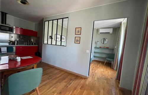 Appartement mignon calme douillet ascenseur clim étage élevé proche parking et toutes commodités au coeur du Toulon historique - Photo 16