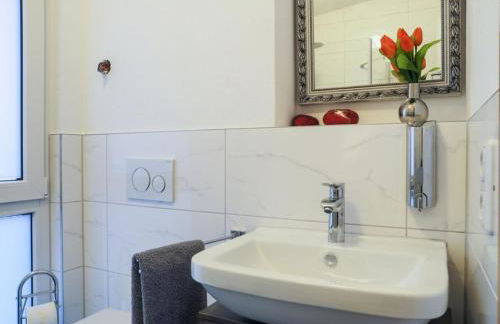 Ferienhaus Weitblick, Piesport, Traumblick von 2 Balkonen auf die Moselschleife - Foto 9