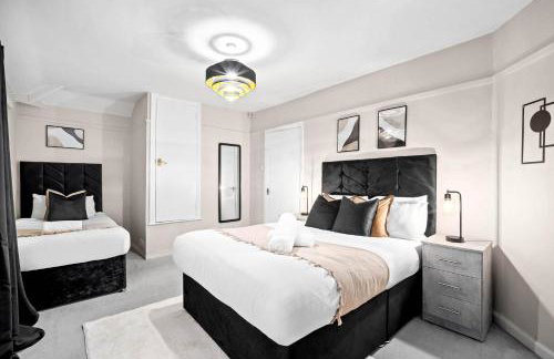 Stylish Three Bedroom House - Accommodates 7 - Parking - Garden - Recently Renovated 162S - Foto 2