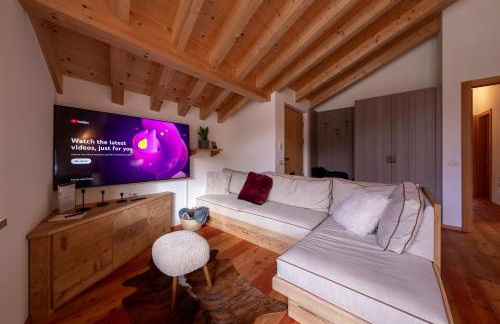 GreenWood Chalet - Spacious Alpine Retreat with Mountain Views - Photo 10