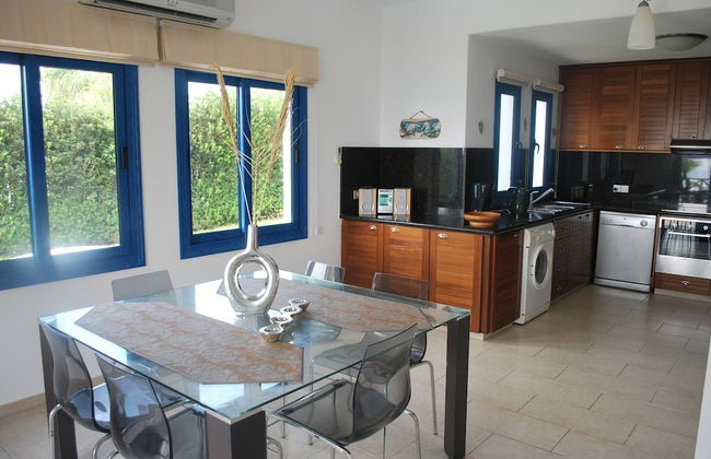 Sea Front Villa, Heated Private Pool, Amazing Location Paphos 323 - Foto 12