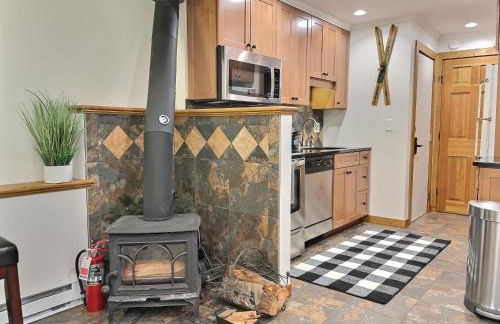 CozyDen - AC, Grill, Bike to Mountain, Porch! - Foto 4