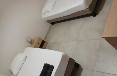 SUPERBE APPARTEMENT porte de la Cité Médiévale à SOMMIERES entièrement rénové très bien équipé 6 pers balcon clim parking privé devant - Foto 26