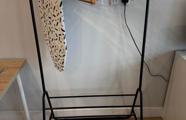 Luxury Super-King Bed Flat in Town Centre - Photo 18