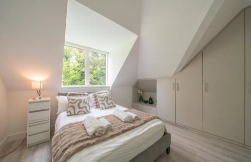 New! Modern Elegant 2-Bed Apartment, free parking - Photo 22