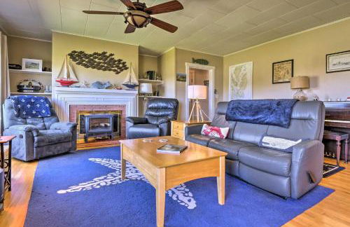 Nautical Lubec Cottage with Fire Pit and Grill! - Foto 4