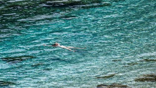 Alia Andros - Photo 4