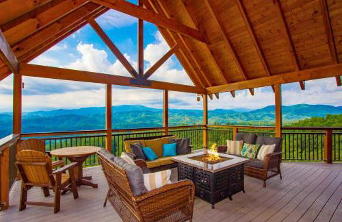 Splashing at the Bluff - Premier Smoky Mountain Views - Indoor Pool Spa - Luxury Cabin - Gatlinburg - Pigeon Forge - Foto 12