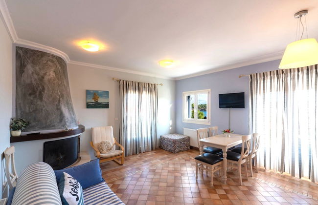 Nautilus Luxury Suites - Photo 22