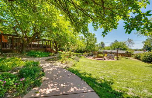 Auburn Cottage with Patios and Garden - 3 Mi to Town! - Foto 24