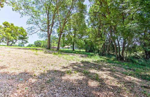 Peekaboo Water Views Lake O the Cherokees Cabin - Foto 22