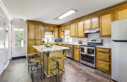 Riverfront Family Retreat w/ Yard in Saint Amant - Foto 11