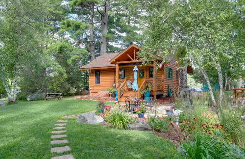 Lakefront Cabin with Private Dock and Fire Pit! - Foto 1
