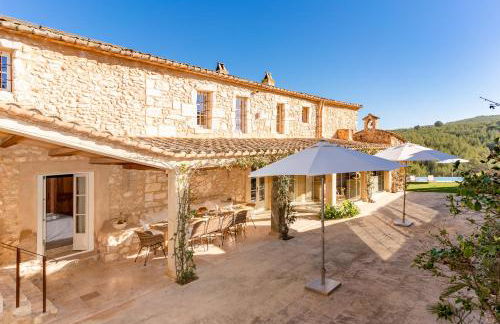 Casa de Piedra ubicada en el exclusivo wine village de Viladellops, te ofrece una experiencia única, donde el lujo y la tradición se fusionan en un entorno natural privilegiado - Foto 8