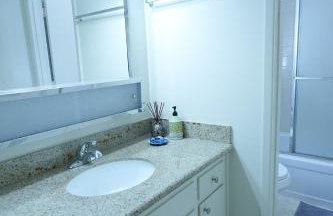 Peaceful Family Friendly 2BR 2BA Entire Apt Unit in Belmont Hill - Foto 8