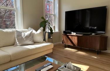 NEW! Historic Townhouse-14 min to WTC - Foto 1