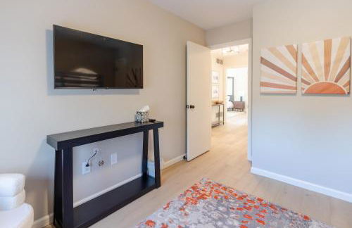 Large Luxury Home with Media Room and Game Room - 10 mins to Campus & Stadium - Foto 55