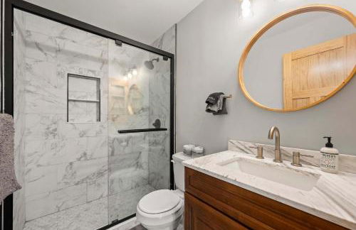 Renovated Ski In Out Condo King Bed Patio Grill - Foto 20