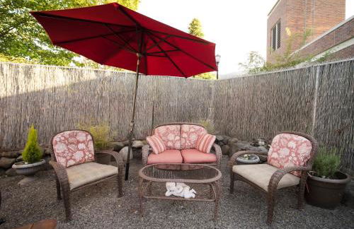 RedTail Inn - 3 Suites Sleeps up to 12 - Foto 27