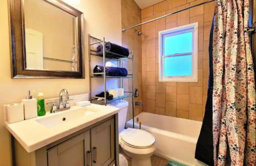 King bed and Queen Sofa bed / room TV Wifi - Foto 13