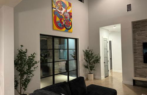 Upscale Modern Hill Country Home! Has it ALL! - Foto 15