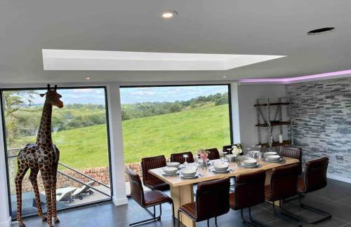 Luxury Accom with Amazing Views over Rudyard Lake - Photo 41