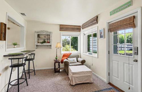 Cozy Downtown Cottage Near Beach and Pier - Foto 25