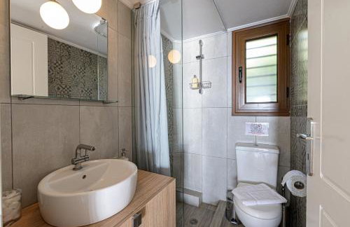 Paralio Astros Beachfront Suites - Photo 13