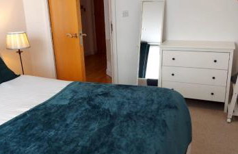 Stylish Apartment in Great City Location, Parking Possible - West One - Photo 9