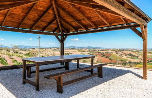 Awesome Apartment In Terre Roveresche - Foto 2