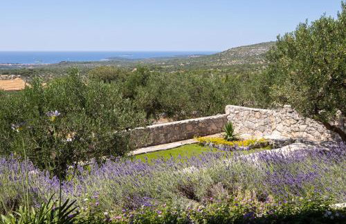 Villa True Oasis with Heated Pool - Photo 10