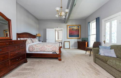 Riverview Loft! Downtown Alton - Foto 6