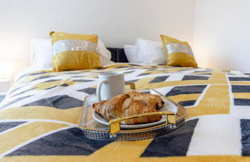 Stylish 2 bed Flat in London with River Thames views Access to boat rides into London-Near O2 Arena and Excel, Fast Wi-Fi, Free Parking, Excellent links Elizabeth and Southeastern Train Line - Foto 37