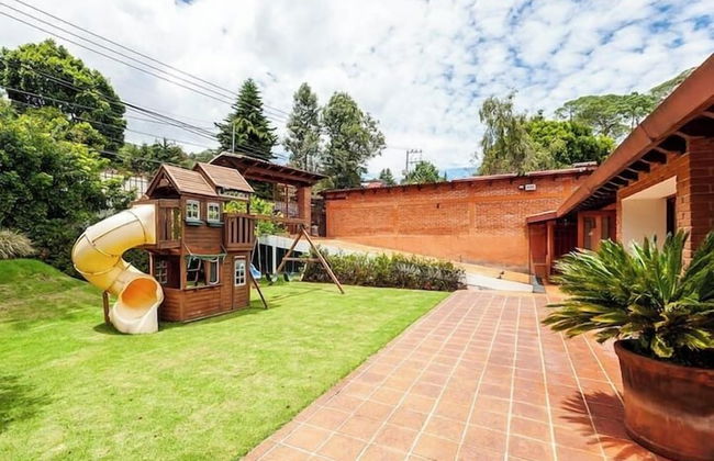 Incredible Property with Huge Garden and Pool! - Foto 7