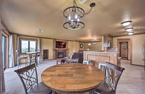 Golf Course and Lake Views Cozy Afton Condo! - Foto 13