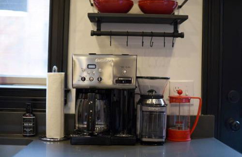 HostWise Stays - Prime Location in Lawrenceville, Exposed Brick 2BR Home - Foto 6