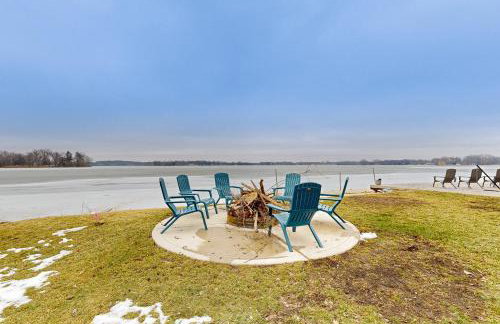 Waterfront Fun! Group Getaway on Lake Marie - Foto 44