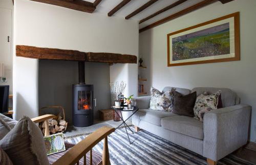 Climbing Rose Cottage - Dog Friendly - Peaceful Cotswold Cottage - Photo 22