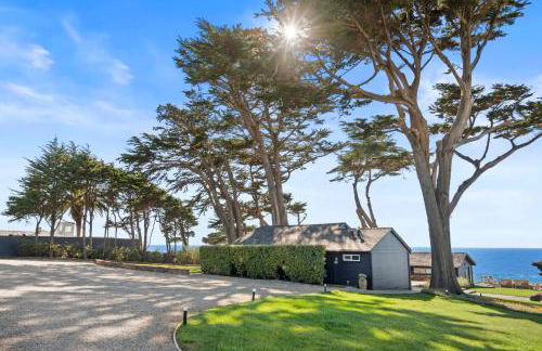 Distinguished Oceanfront Point Estate with Iconic Beach Mountain Vistas - Foto 21