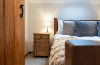 The Coach House - Beautiful Home in Cheltenham! - Photo 93