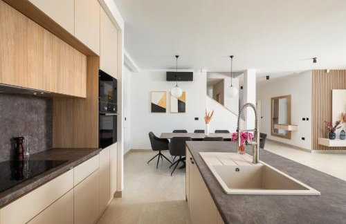 Villa Levita with Pool - Photo 17