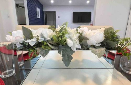 Royal Luxe Pool Home near Ft Laud airport and each - Photo 34