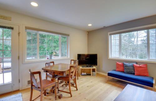 Central 4-Acre Cottage with Deck Walk to Bay! - Foto 5