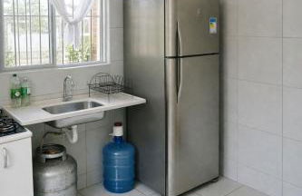 Casa Confortável com duas vagas de garagem e ótima localização - Foto 10