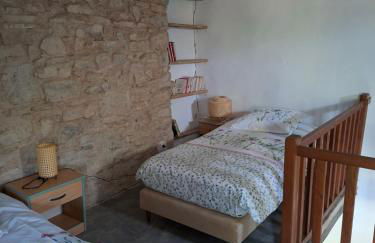 Cabanon provençal en pierre entouré de lavandes - Foto 13