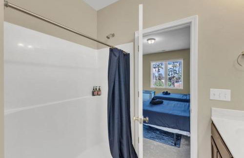 3BR Townhouse King Bed Garage Near NC State - Foto 15