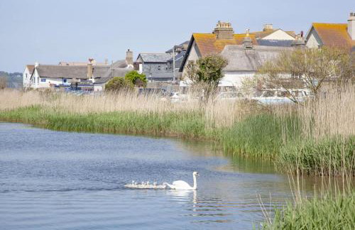 Bumble Cottage, Torcross - Heart of Torcross - Log burner - Ley views - Foto 37