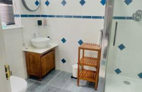 Amazing Location - City of London- 2 Bedroom Stunning Canal View House With Private Garden,Parking & Balcony - Foto 43