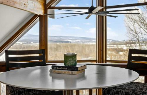 Modern Mountain Cabin with Hot Tub and Game Room Near Moorefield, West Virginia - Foto 33