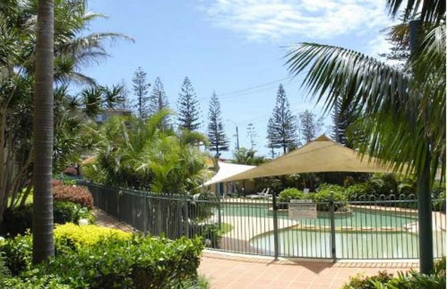 Town Beach Beachcomber Resort - Photo 16